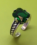 R416 硫化四葉爪鑲長方綠鋯石銀戒